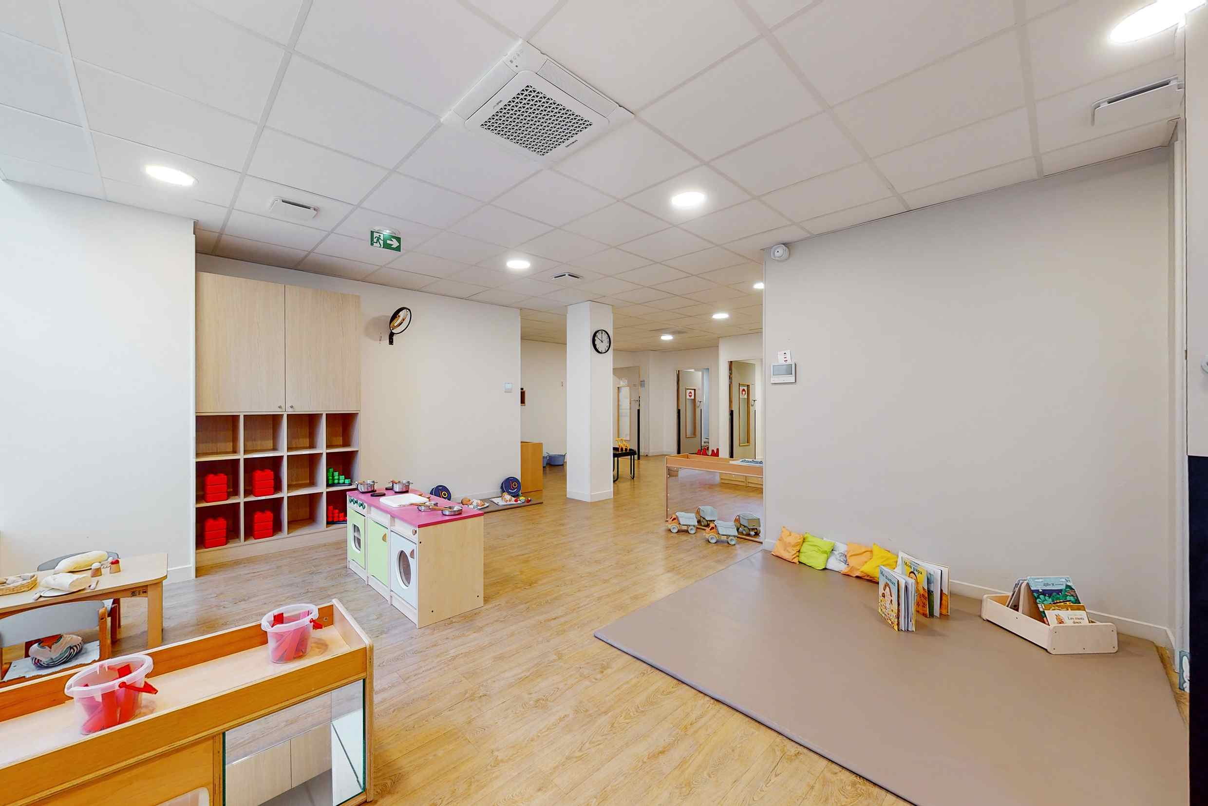 646-Babilou Levallois France  (11)