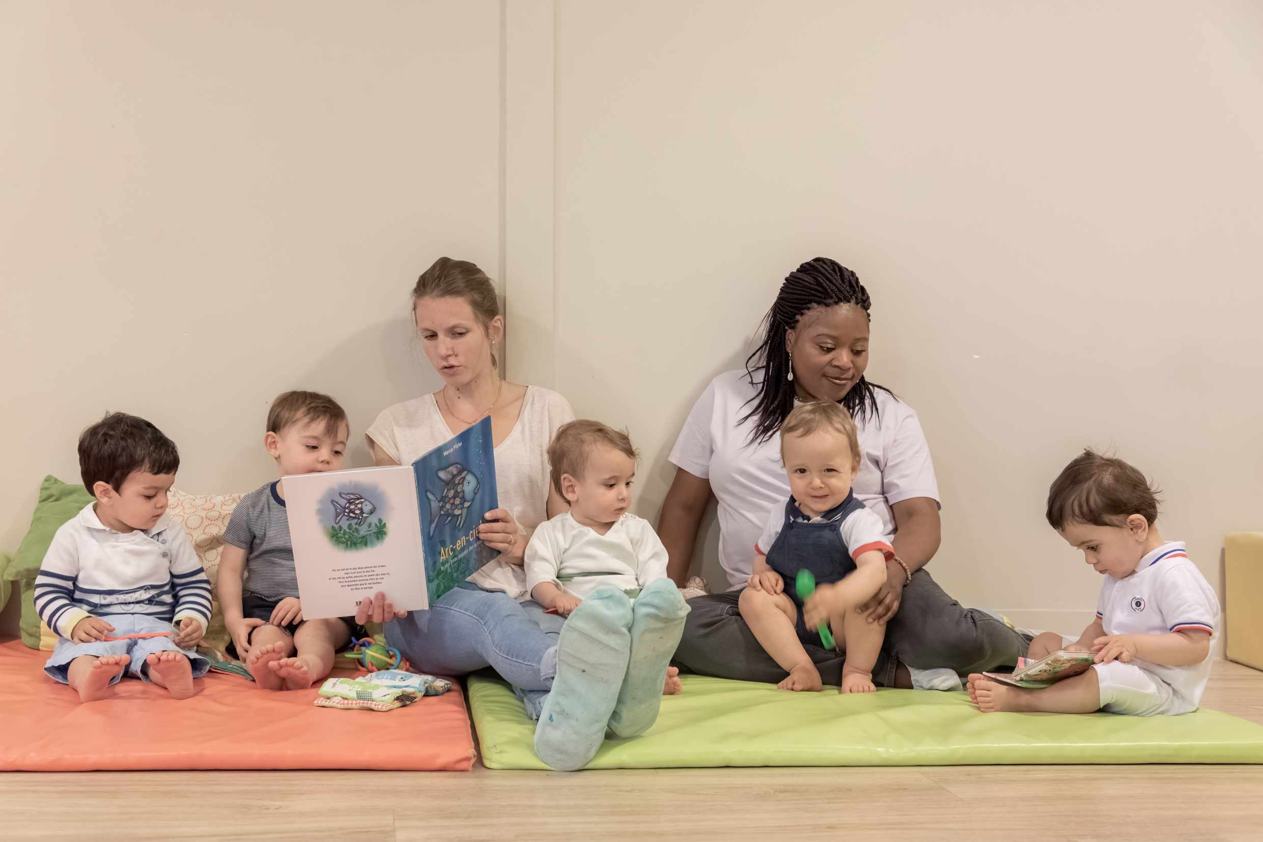 679 - Babilou Paris Cottages - groupe d'enfants pendant un temps lecture