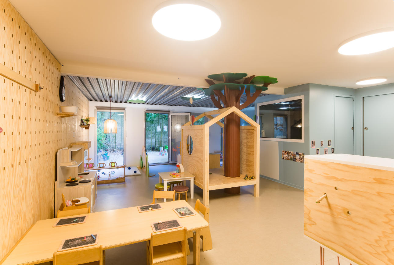 Salle de vie au sein de la crèche Babilou Bordeaux Godard