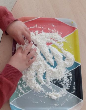Dessin et Farine en crèche