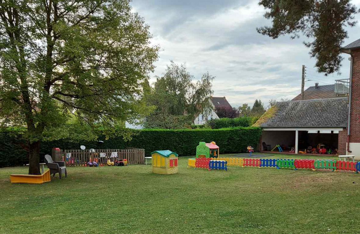 Jardin de la crèche Les P'tits Loups à Beauvais