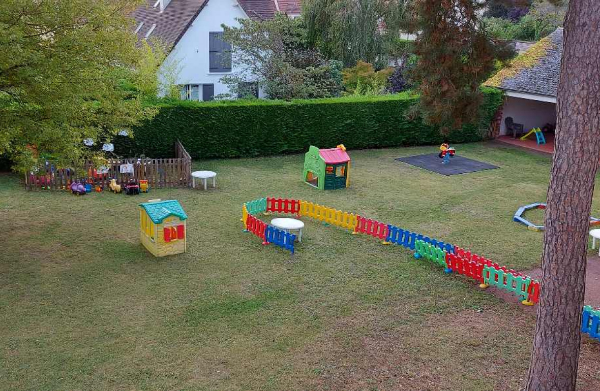 Jardin de la crèche Les P'tits Loups à Beauvais