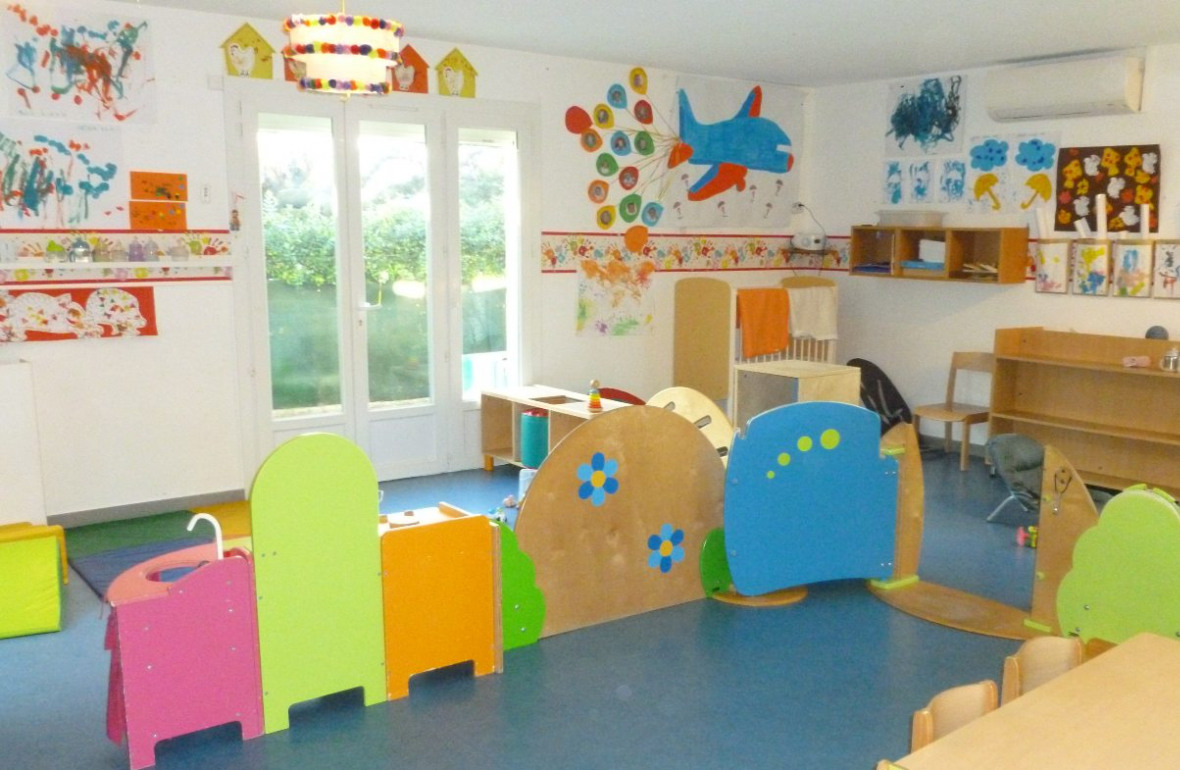 Salle de vie de la crèche l'Île aux Trésors