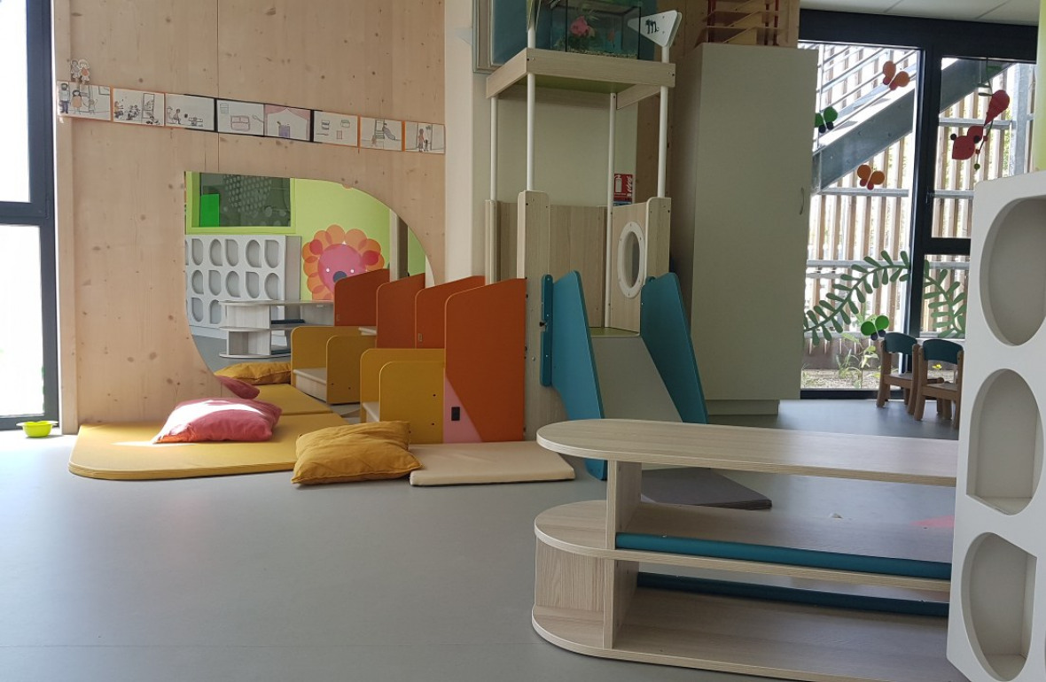 Salle de vie de la crèche Na ! Vertou 2