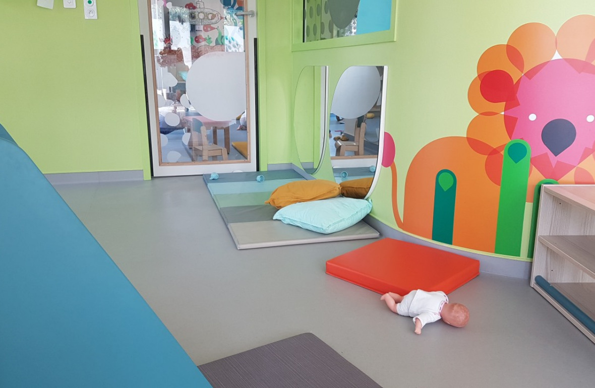 Salle de vie de la crèche Na ! Vertou 2