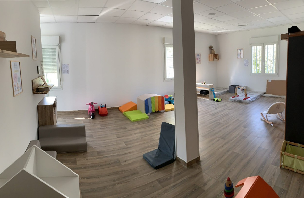 Salle de vie de la crèche Baby Eveil Grabels