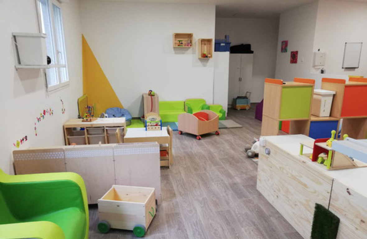 Salle de vie de la crèche Baby Eveil Lauret