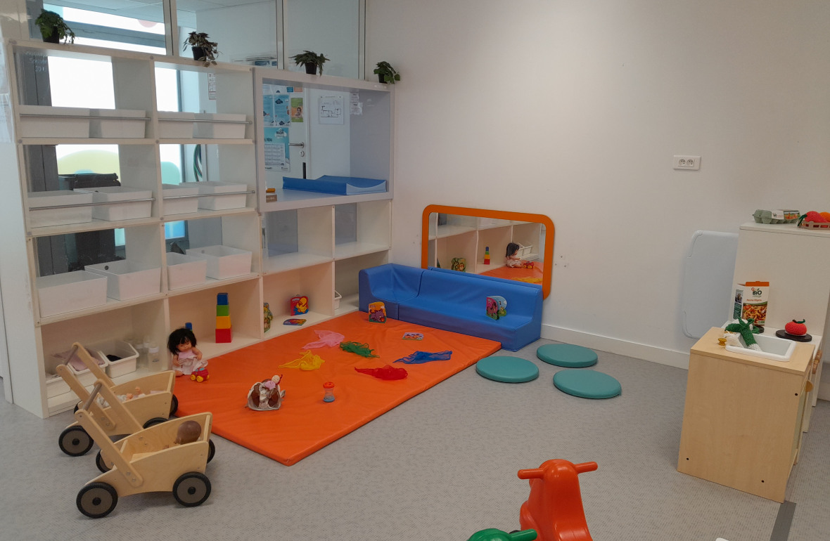 Salle de jeu pour les enfants accueillis en crèche