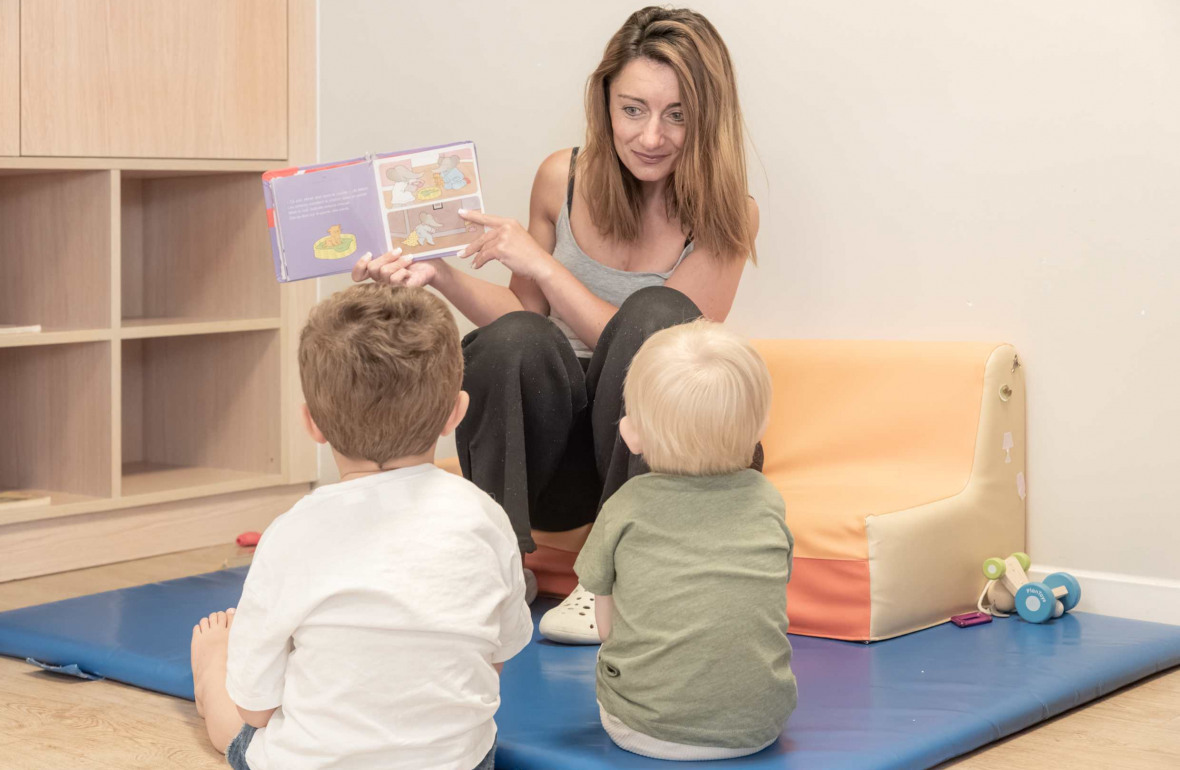 001 - Babilou Boulogne Aguessau coin lecture professionnelle avec enfants