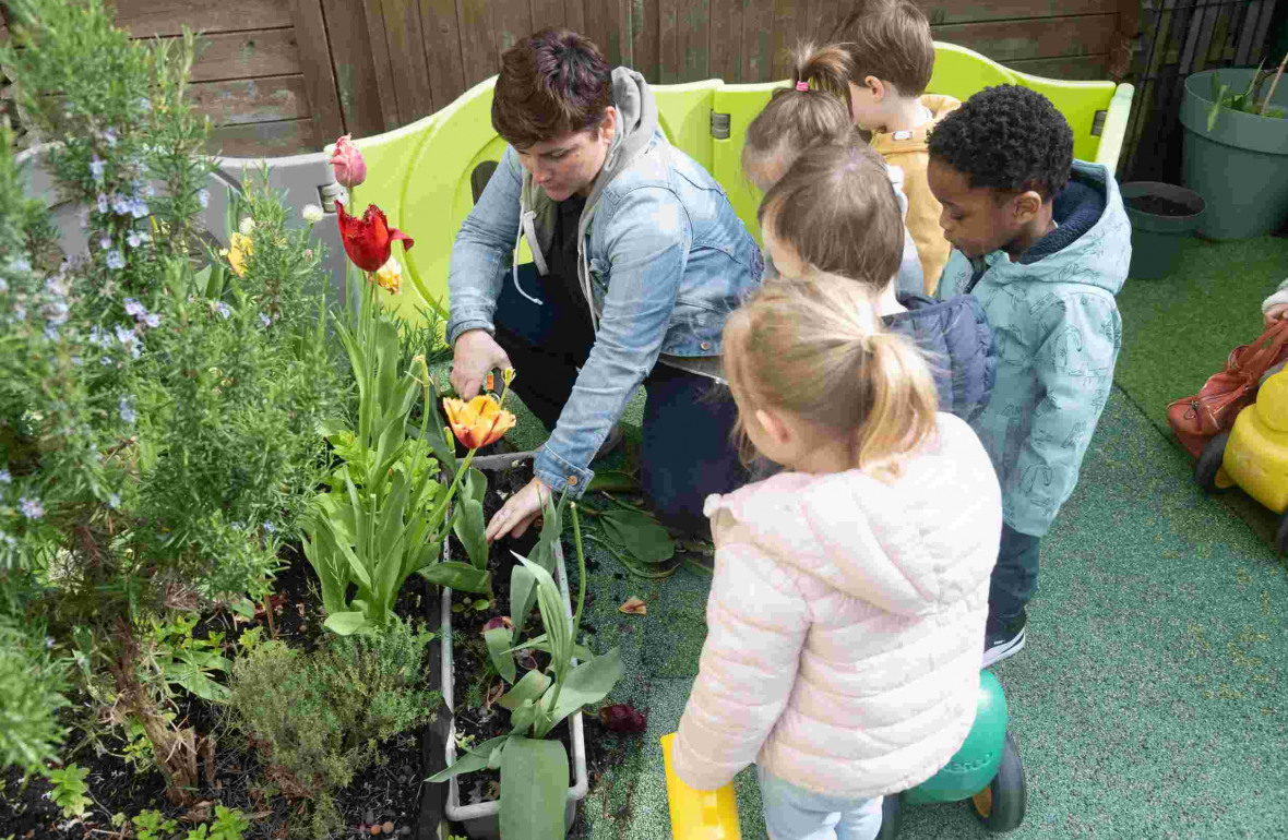 035 - Babilou Le Plessis Herriot enfants autour du potager