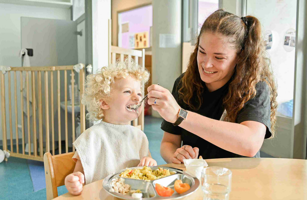 581 - Babilou Montpellier Nuage temps de repas enfant et professionnelle