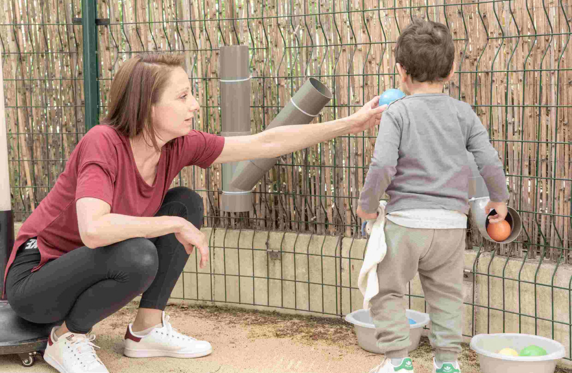 668 - Babilou Boulogne Gallieni 85 jeux en extérieur avec enfant et professionnelle