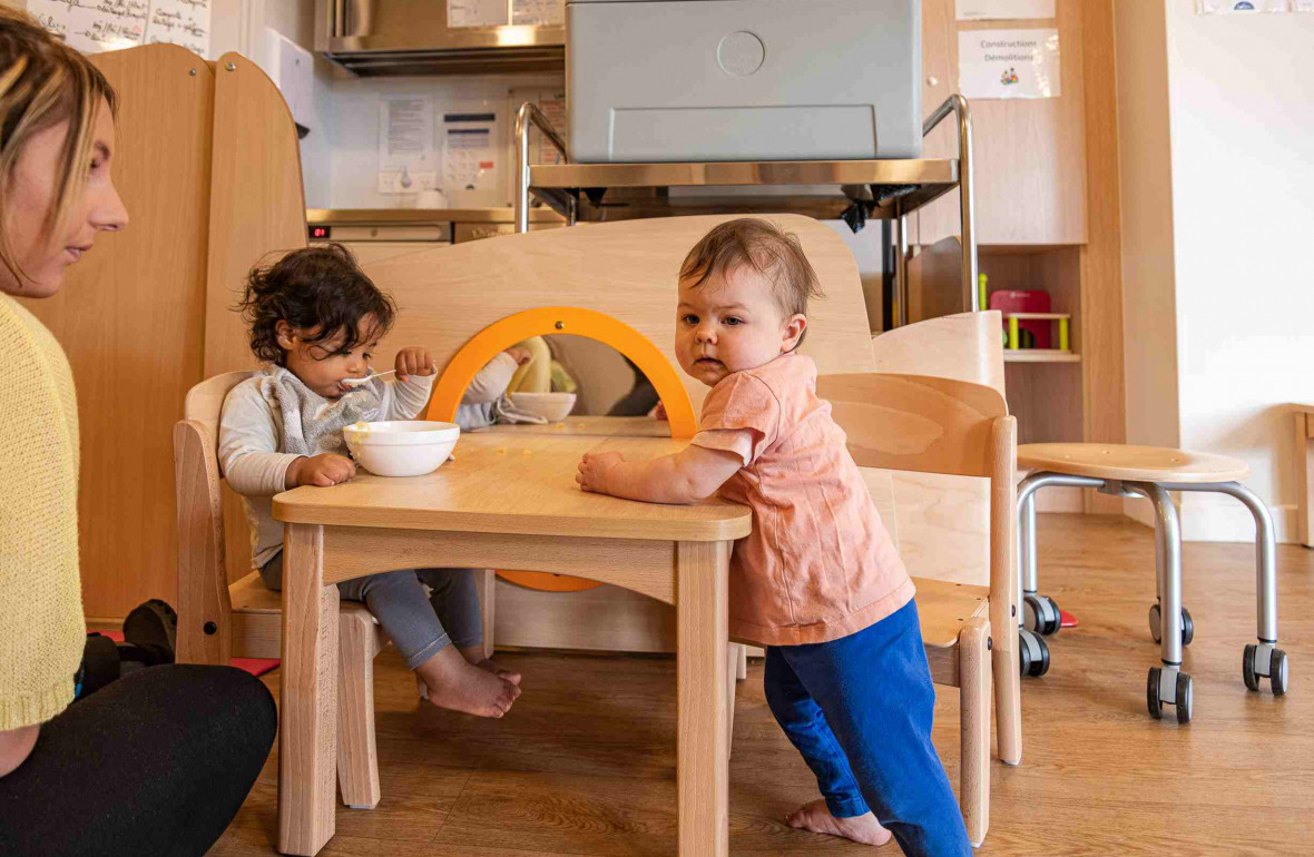 696 - Babilou Fréjus La Montagne repas avec les enfants