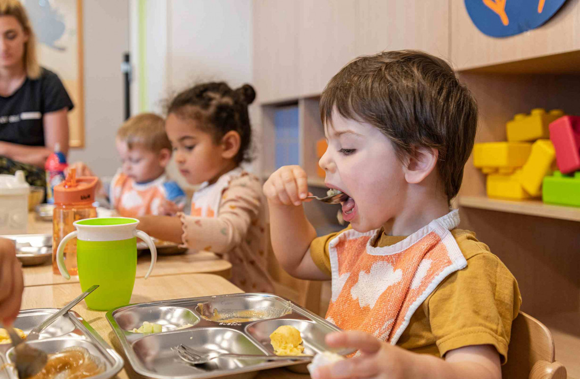 696 - Babilou Fréjus La Montagne repas des enfants