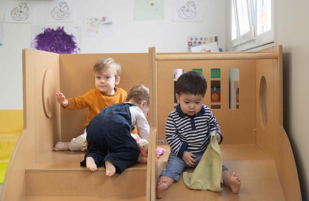 703 - Villepreux Entrepreneurs 2 enfants dans le tobogan