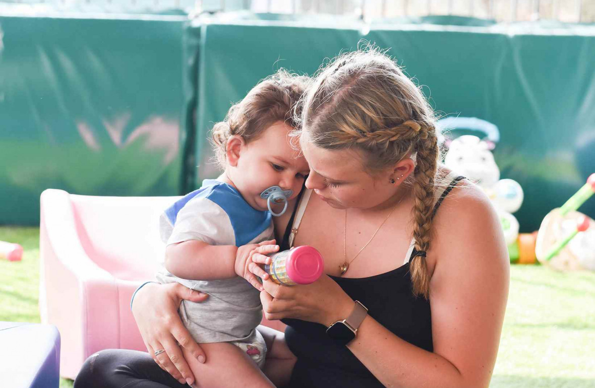 123 - Babilou Vallauris Souvenir Français - professionnelle avec un tout-petit