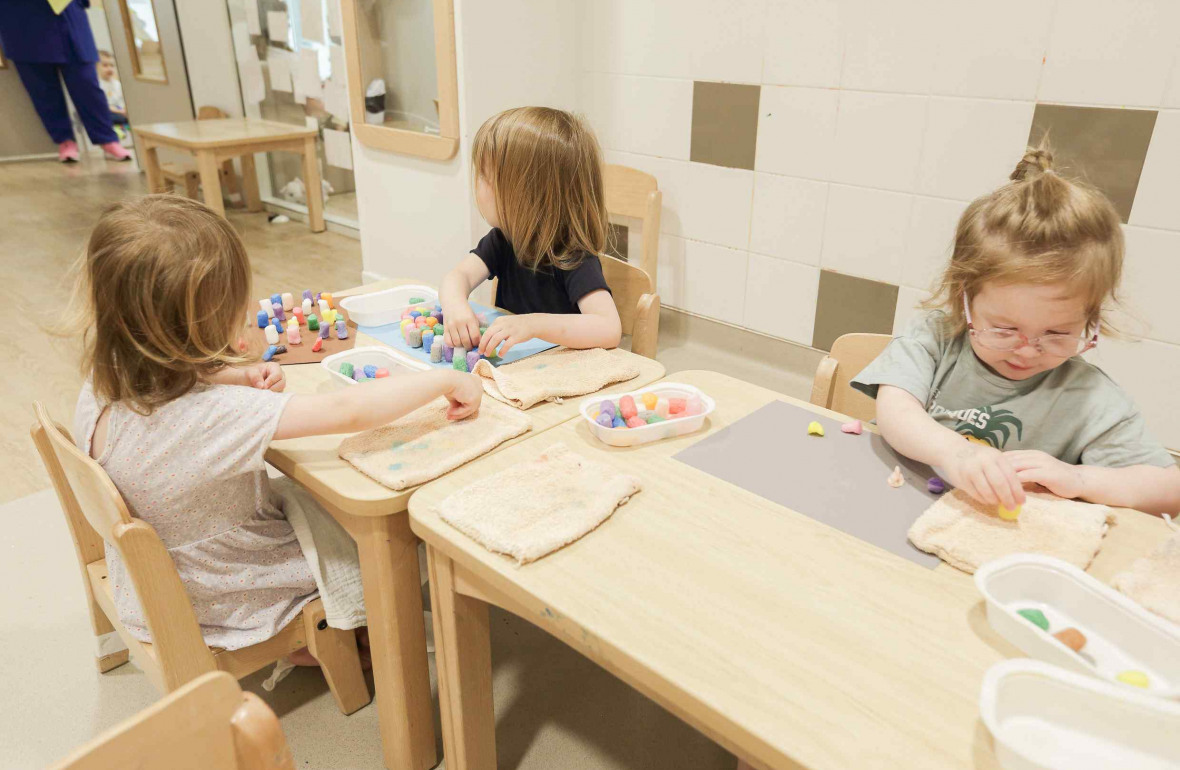 349 - Babilou Villeurbanne Guérin - activité manuelle avec des enfants