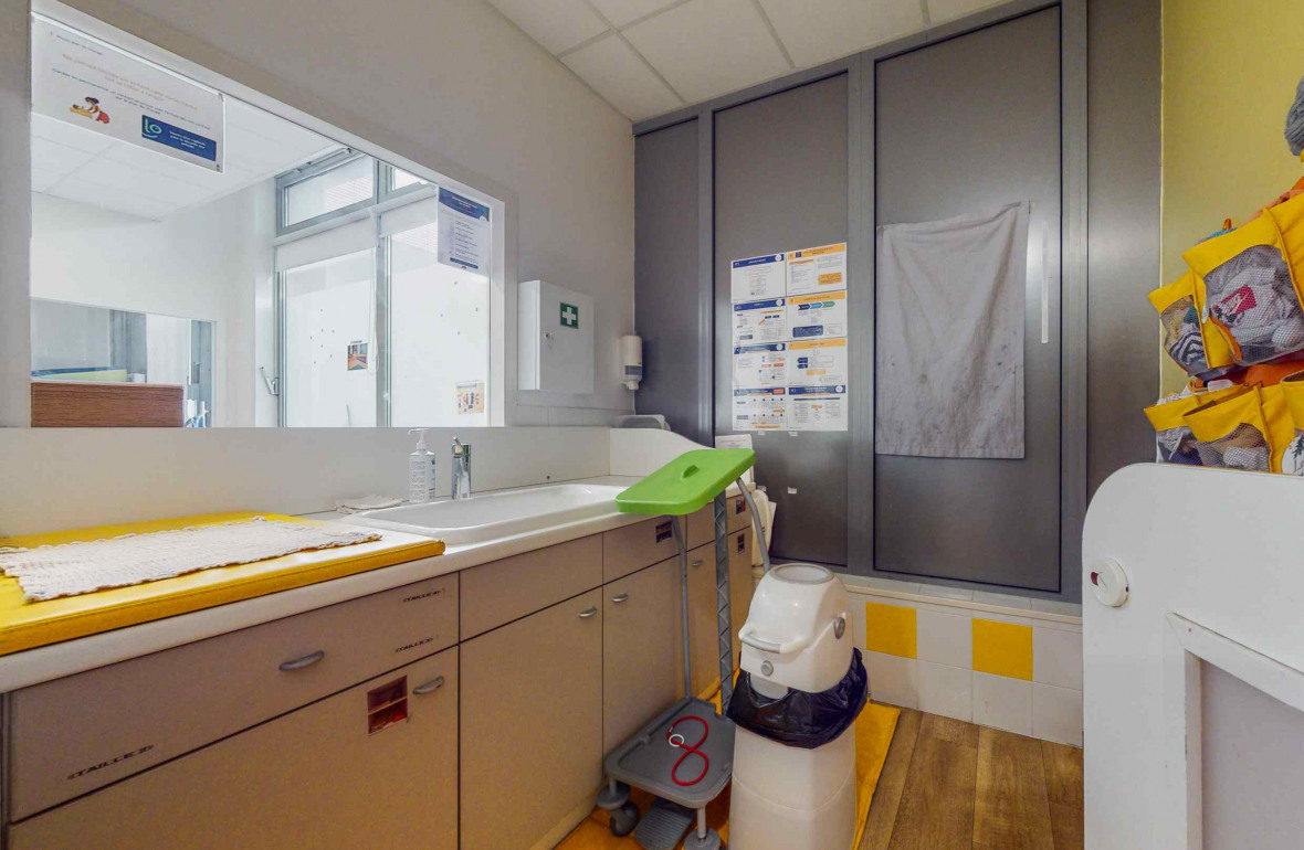 474 - Babilou Clichy Chancé Milly - salle de change