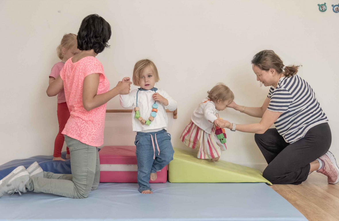 474 - Babilou Clichy Chancé Milly - enfants sur un parcours de motricité