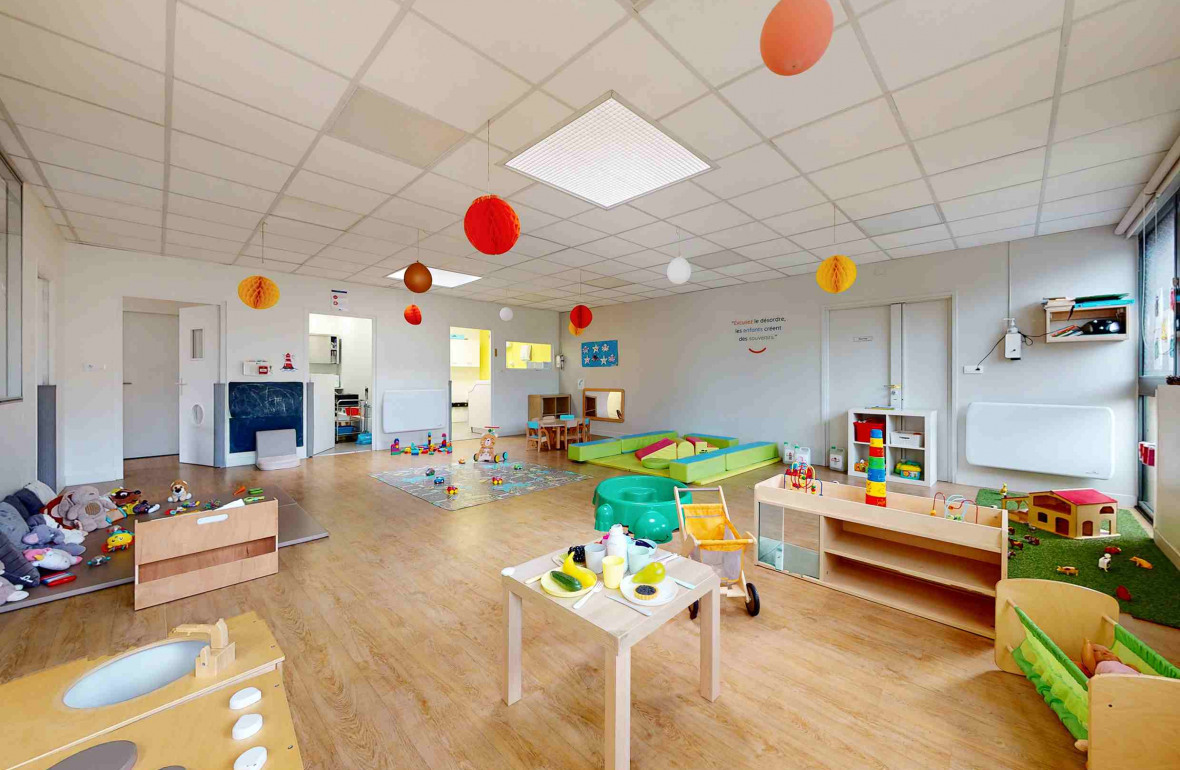 611 - Babilou Villeneuve d'Ascq Parmentier - espace de vie en crèche avec des jeux