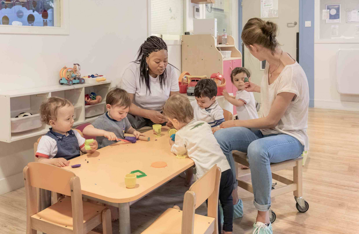 679 - Babilou Paris Cottages - groupe d'enfants pendant une activité