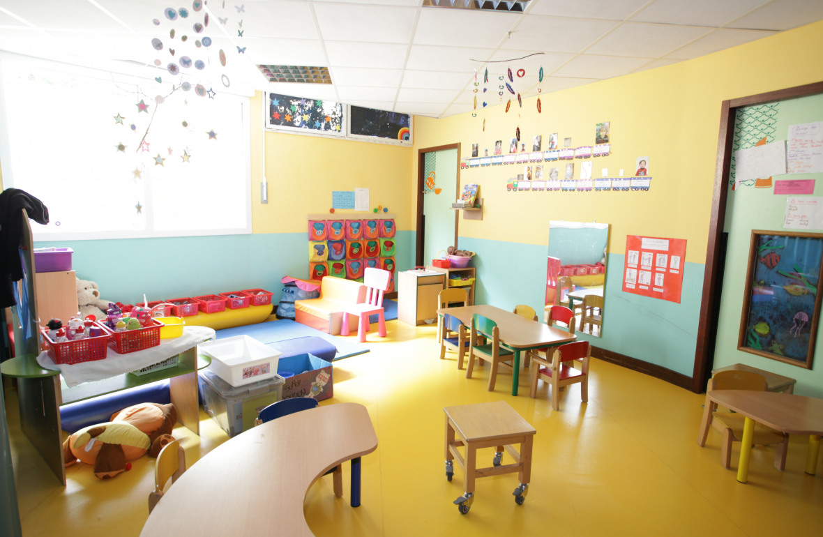 Salle de repas et de jeux de la crèche Babilou Chardonnerets à Antony