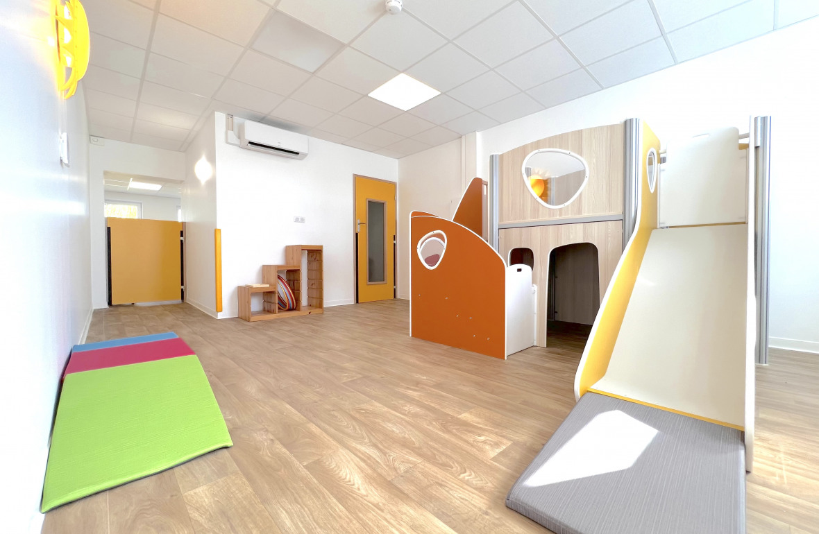 image de la salle de motricité de la crèche partenaire Nursea