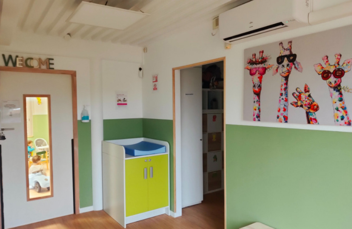 Photo de lentrée de la crèche partenaire Tizenfants