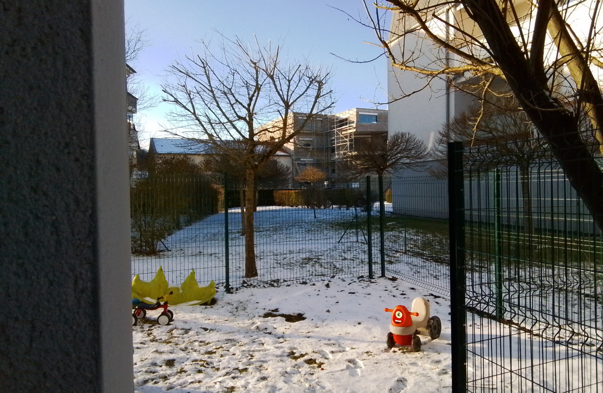 photo représentant le jardin de la crèche les Girafons