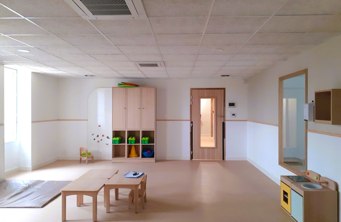 Salle d'éveil au sein de la crèche Babilou Bordeaux Fils