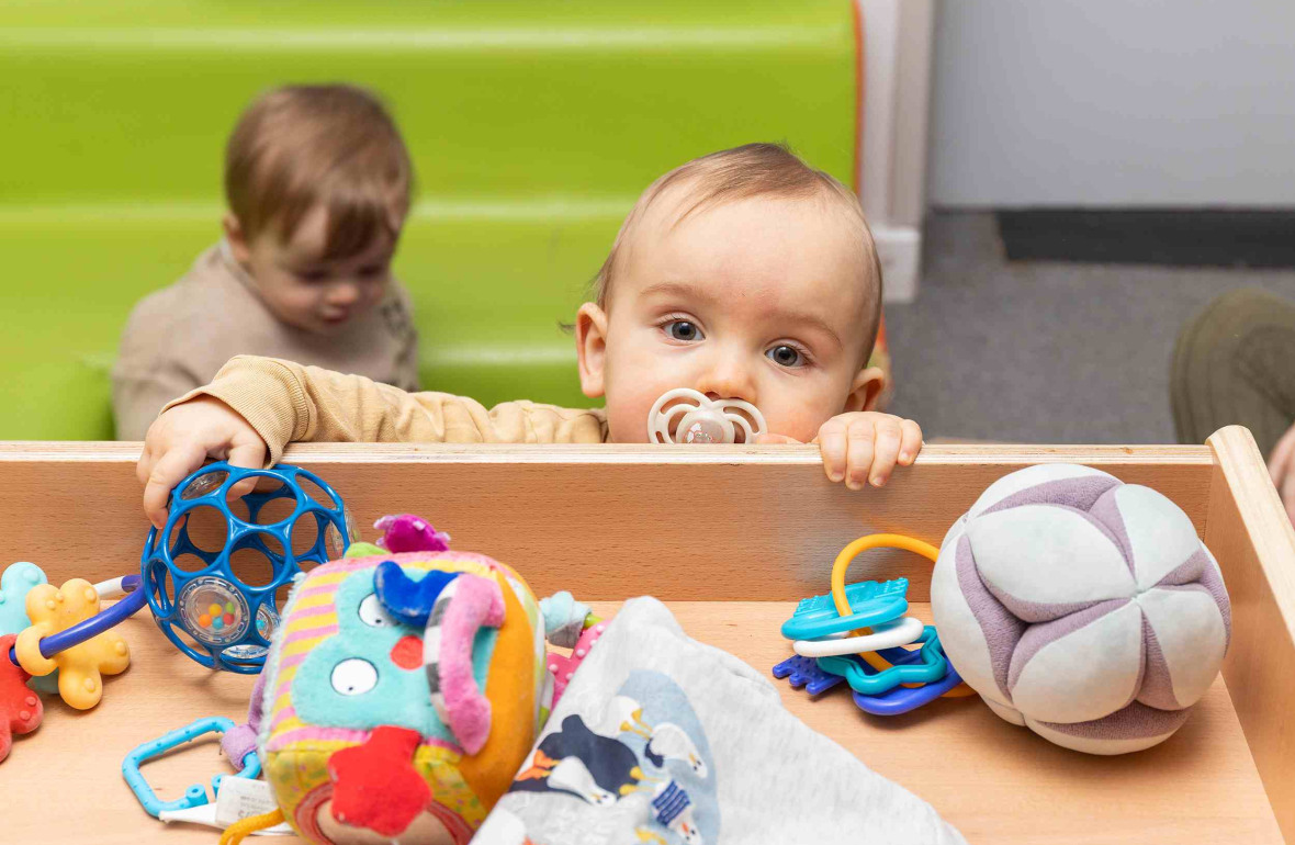 Deux enfants en crèche