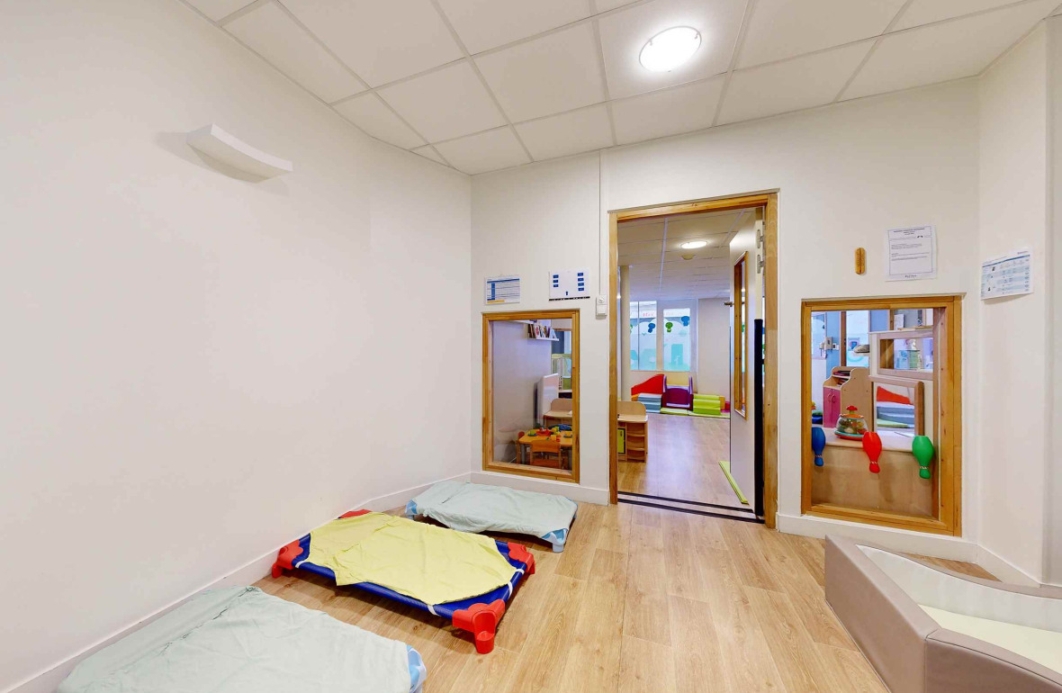 Salle de dortoir en crèche Babilou 