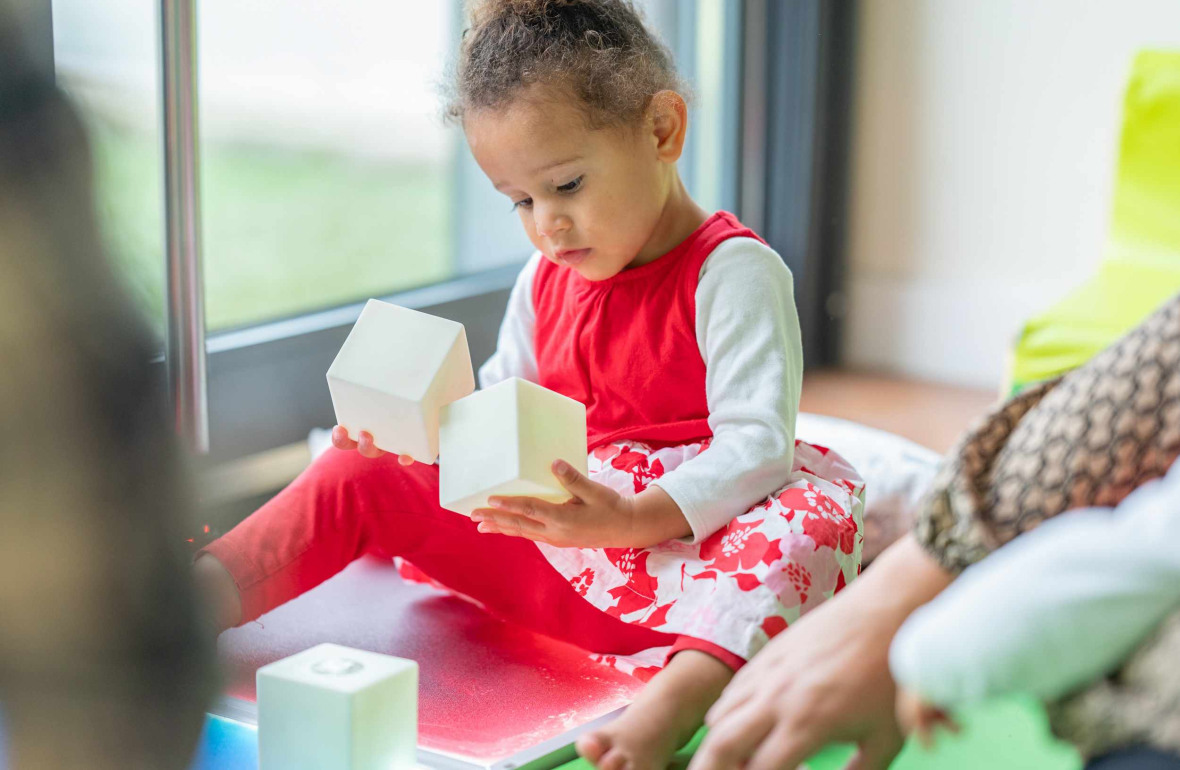 Une petite fille en crèche Babilou