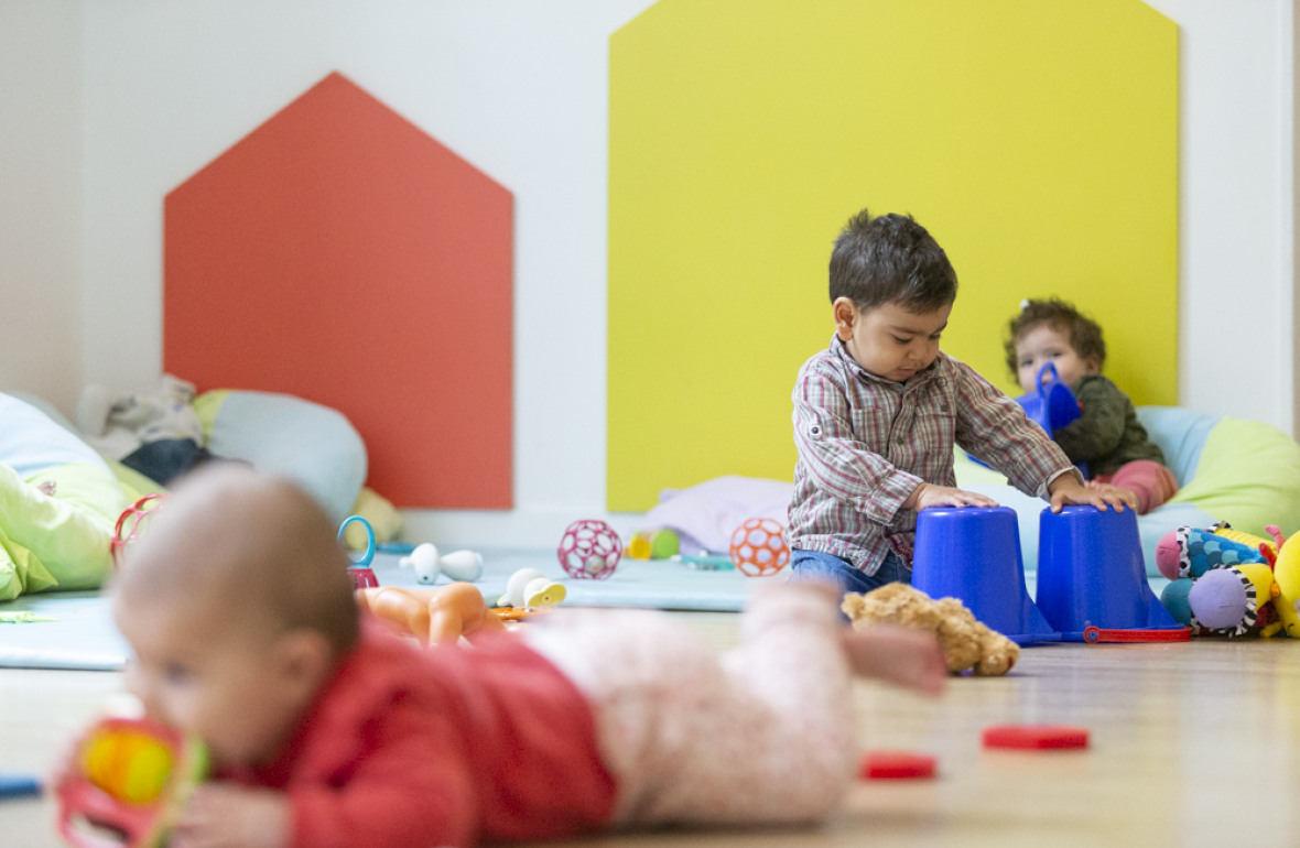 Groupe d'enfants jouant dans un espace d'éveil au sein de la micro-crèche Babilou Capinghem Mandela