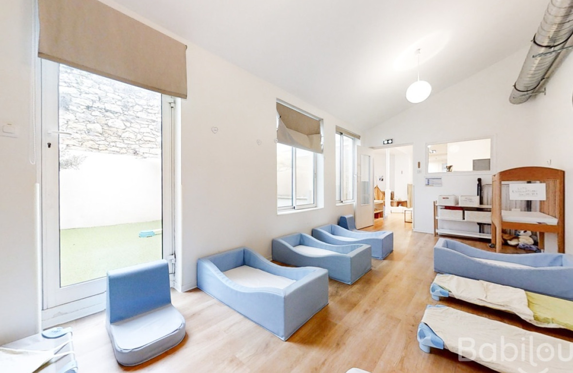 Salle de dortoir en crèche Babilou 