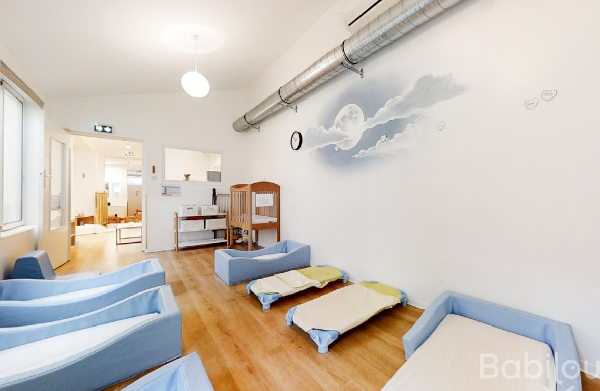 Salle de dortoir en crèche Babilou 