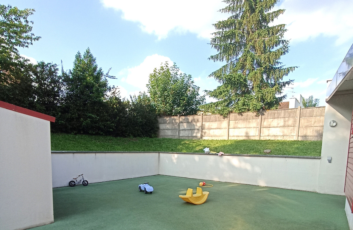 Extérieur avec jeux de la crèche Ormesson Wladimir d'Ormesson