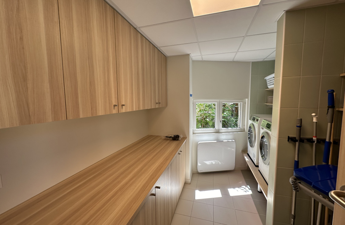 Espace buanderie de la crèche Babilou Cahors 7e Régiment