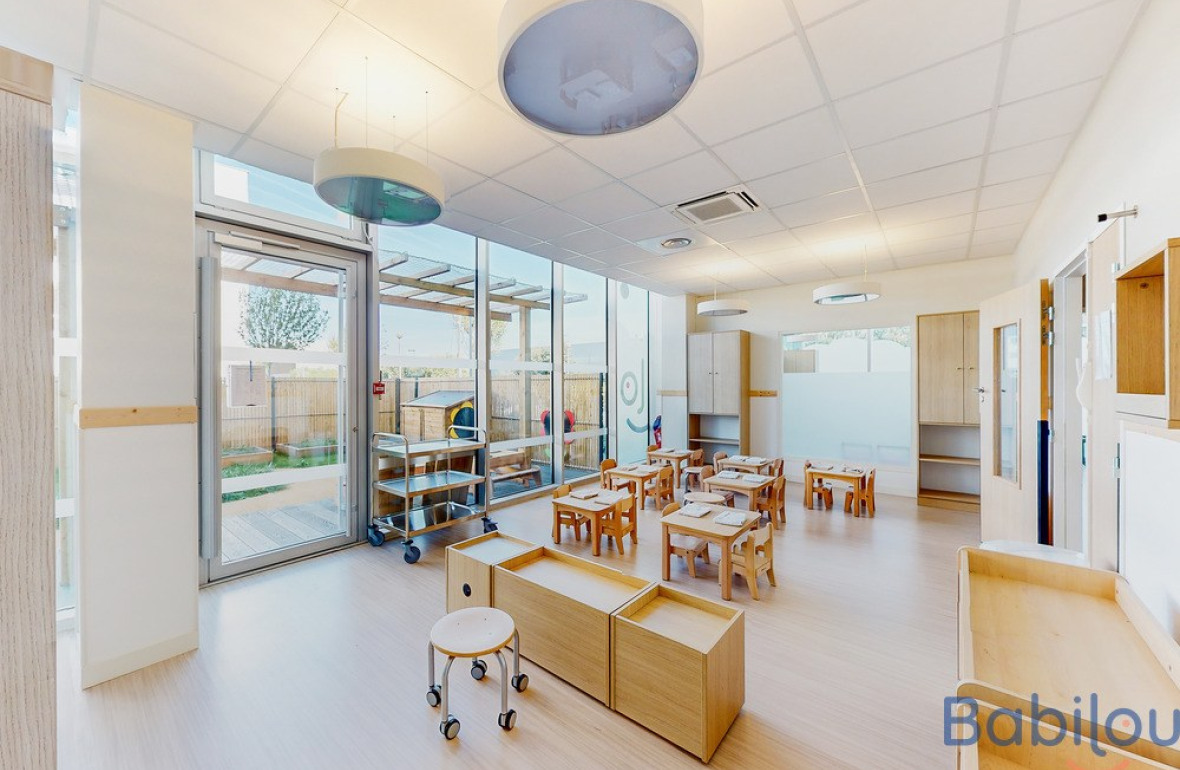 Espace dehors/dedans en crèche Babilou