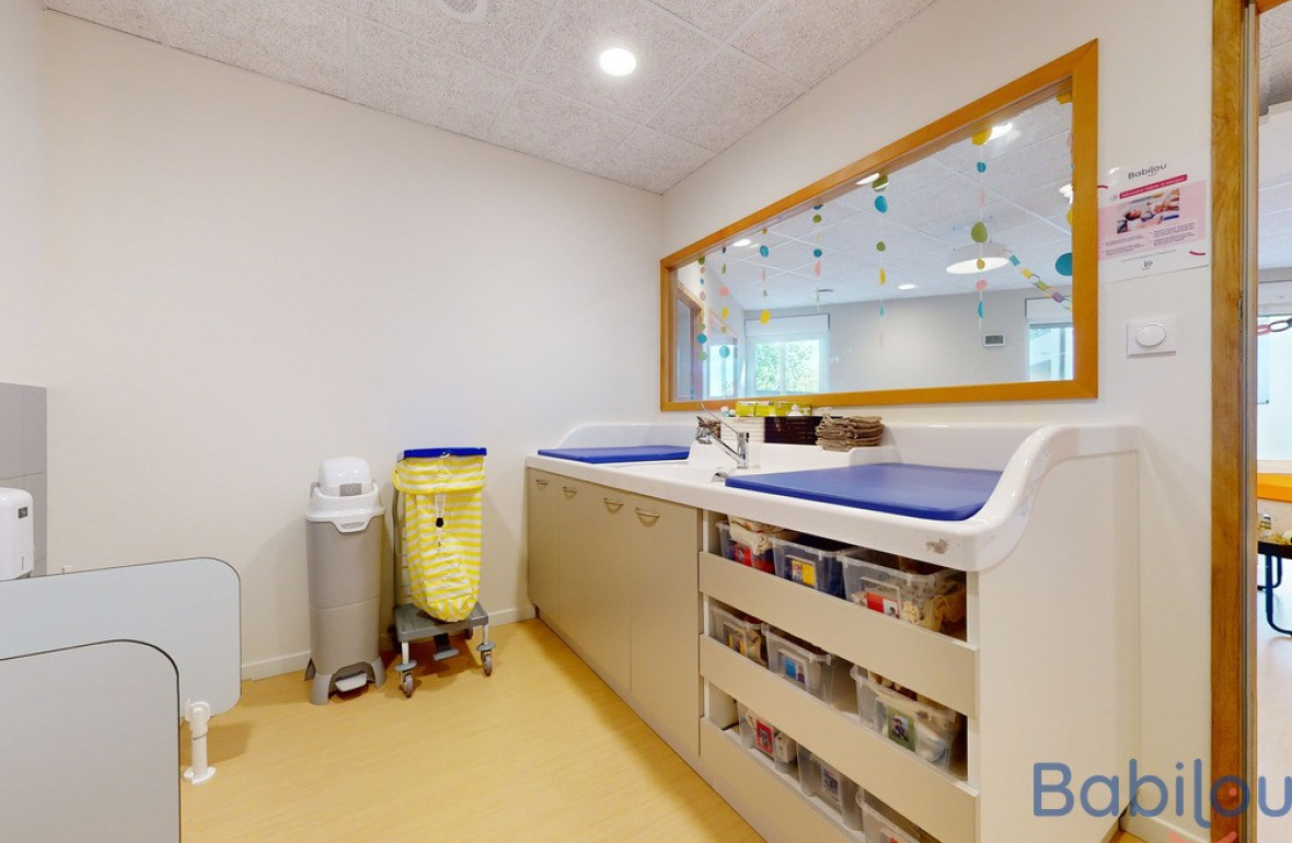 L'espace de change en crèche Babilou 