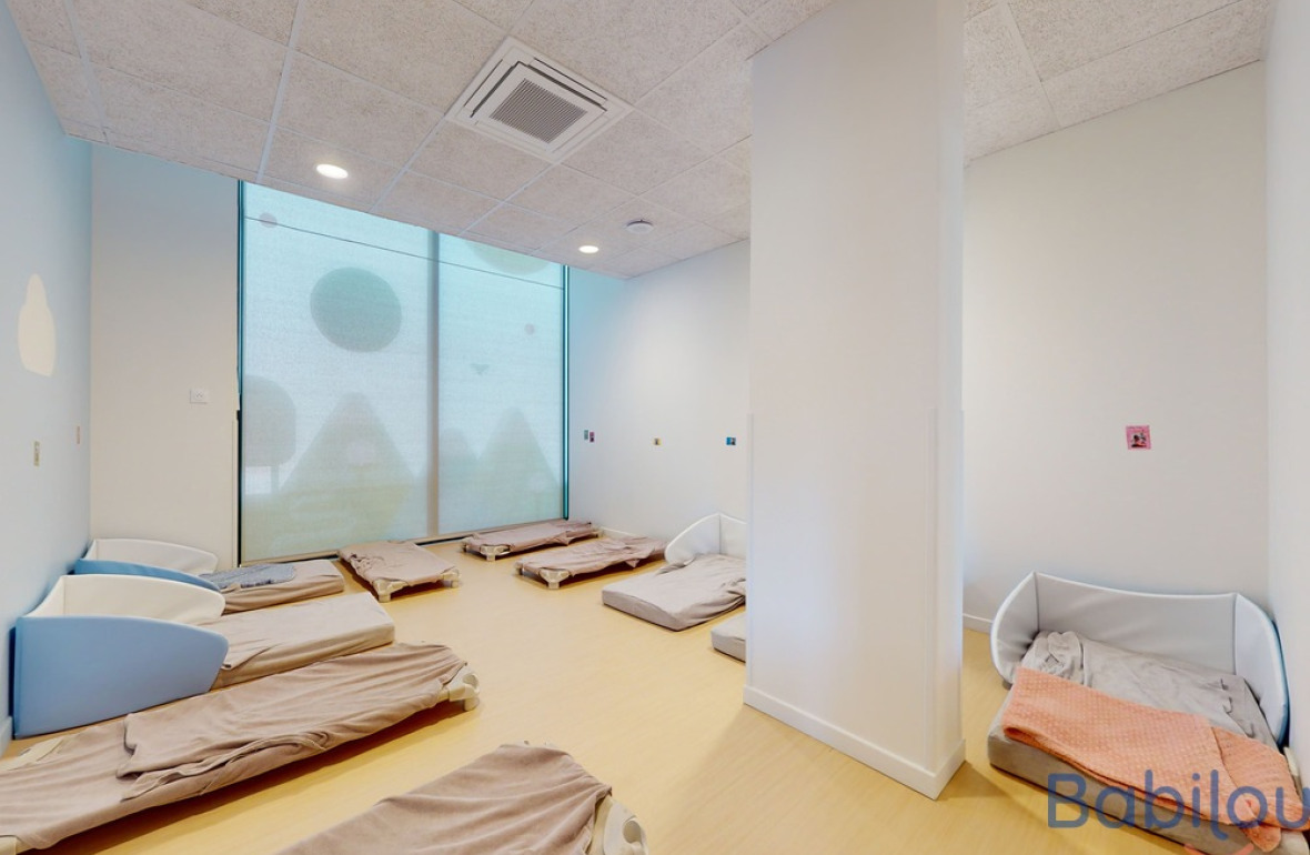 Salle de dortoir en crèche Babilou 