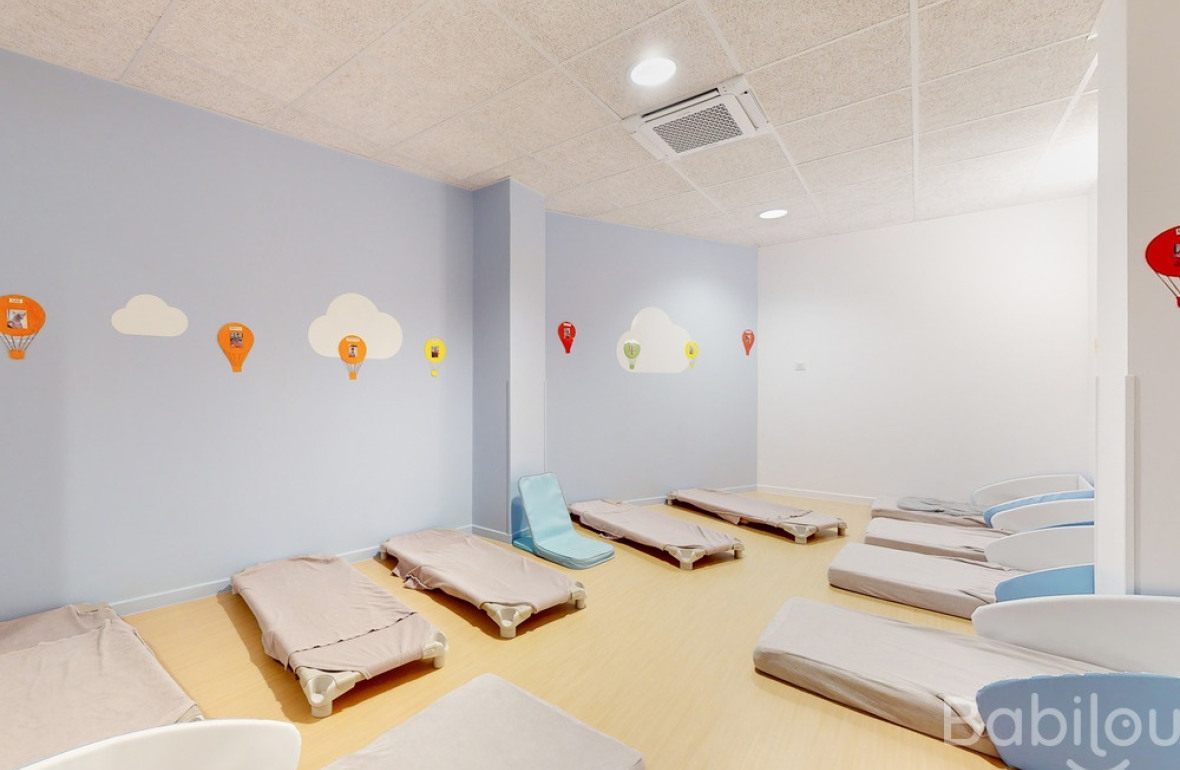 Salle de repos en crèche Babilou