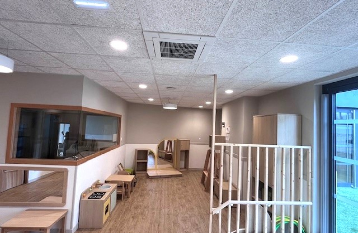 Vue alternative de la salle d'éveil au sein de la Crèche Babilou Tassin Gaulle 2