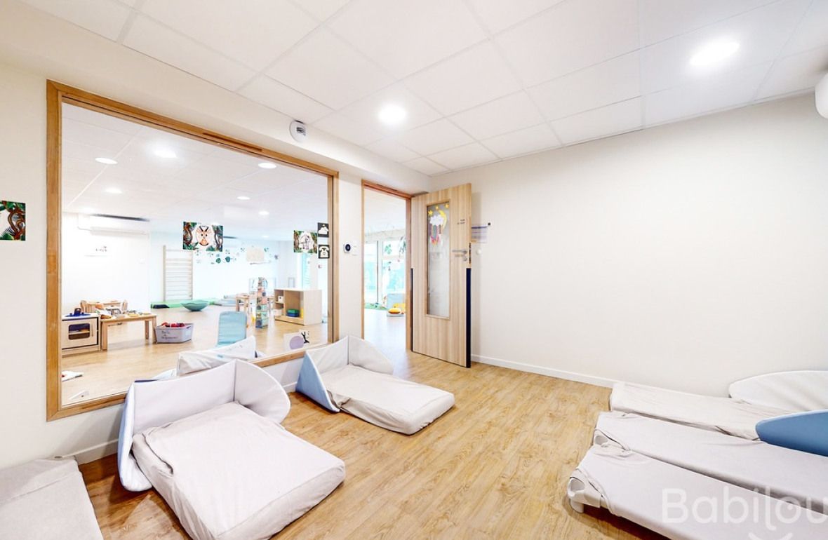 Salle de dortoir en crèche Babilou 