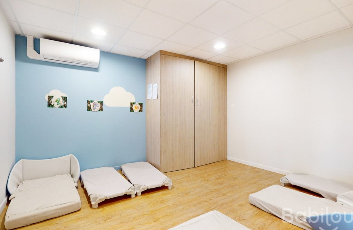 Salle de dortoir en crèche Babilou 