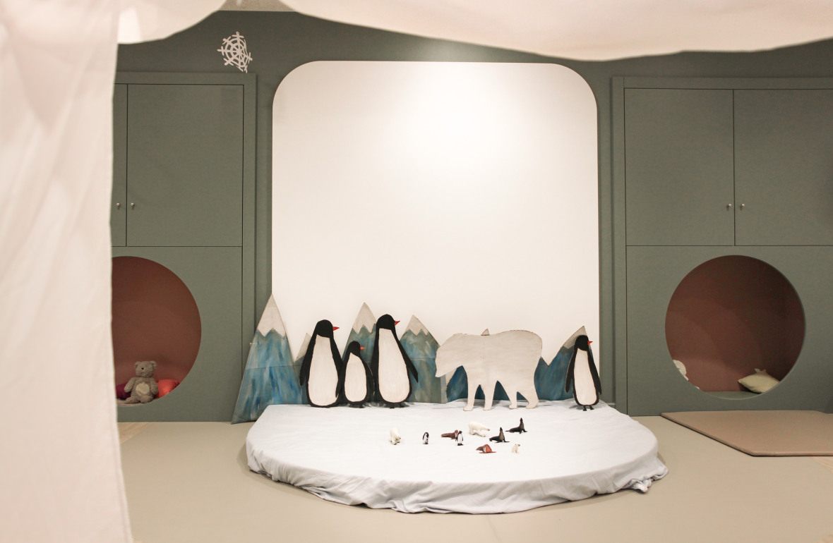 Espace de jeux sur le thème de la banquise au sein de la crèche Babilou Lezennes Moulin