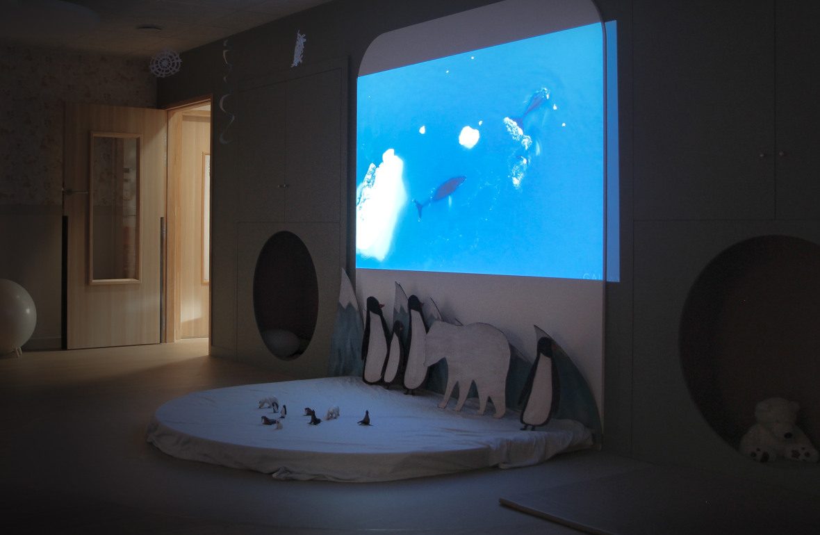 Diffusion d'un dessin animé au sein de la crèche Babilou Lezennes Moulin