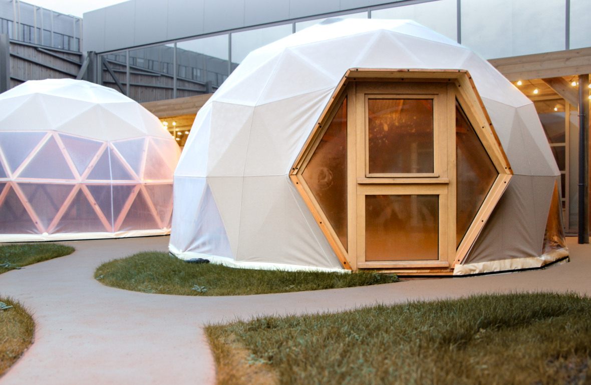 Igloo d'été dans le jardin au sein de la crèche Babilou Lezennes Moulin