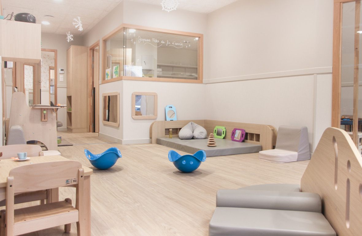 Vastes espaces luminueux de jeux et d'éveil au sein de la crèche Babilou Lezennes Moulin