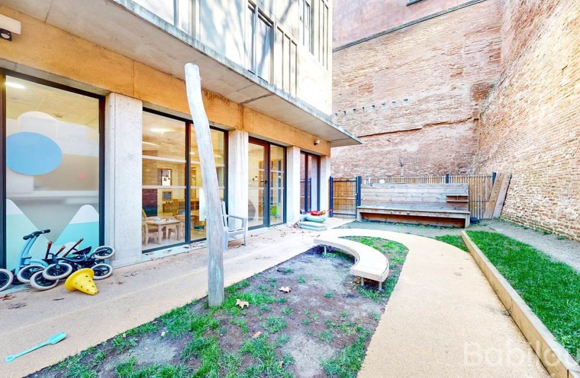 L'extérieur de la crèche 